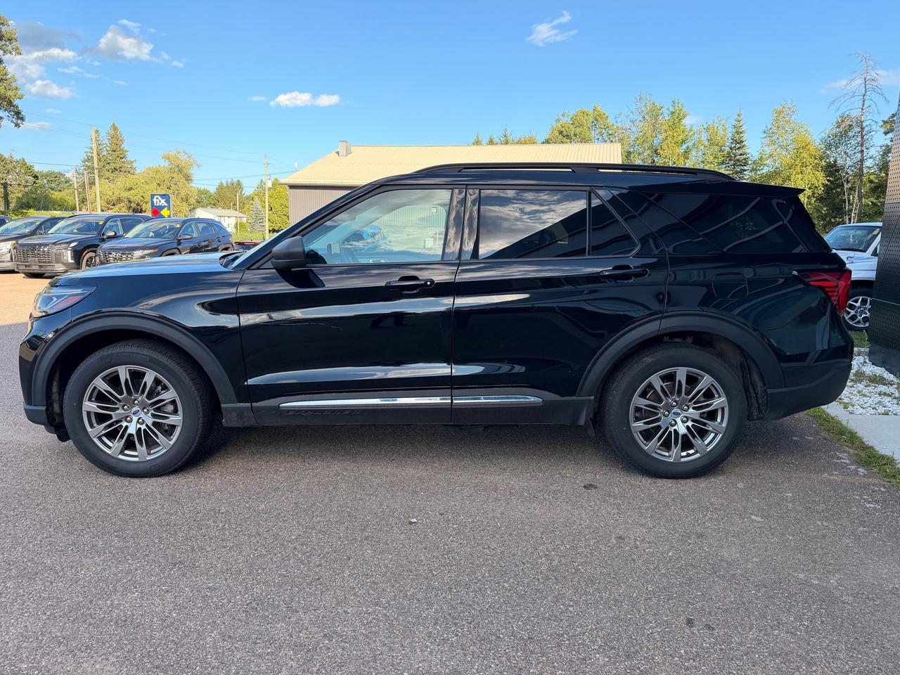 2025 Ford Explorer Active 4dr 4x4 Photo