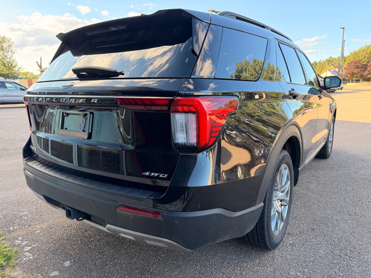 2025 Ford Explorer Active 4dr 4x4 Photo