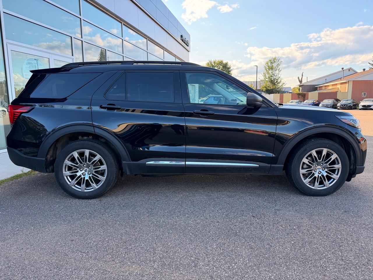 2025 Ford Explorer Active 4dr 4x4 Photo