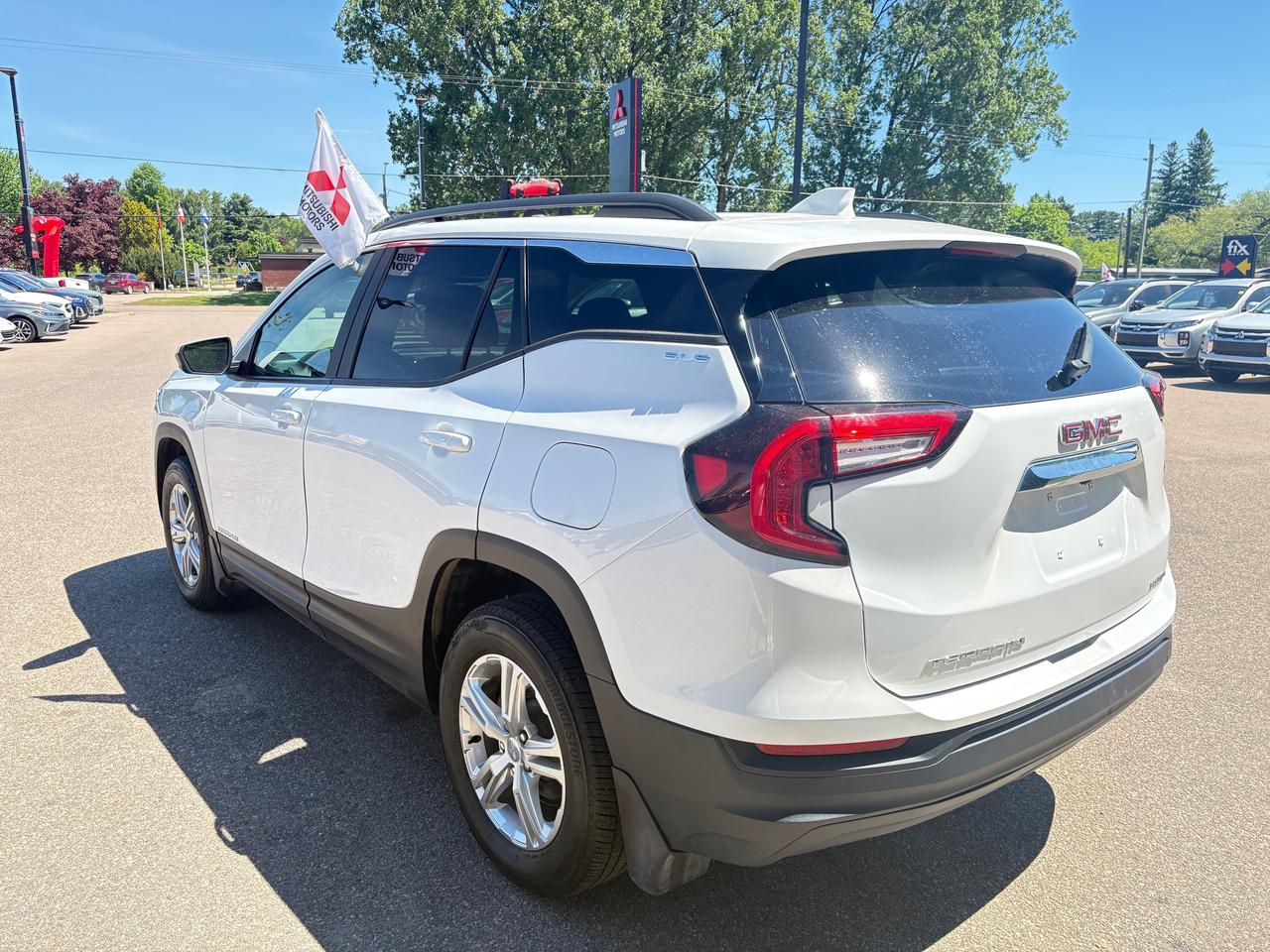 2024 GMC Terrain SLE 4dr All-Wheel Drive Photo4