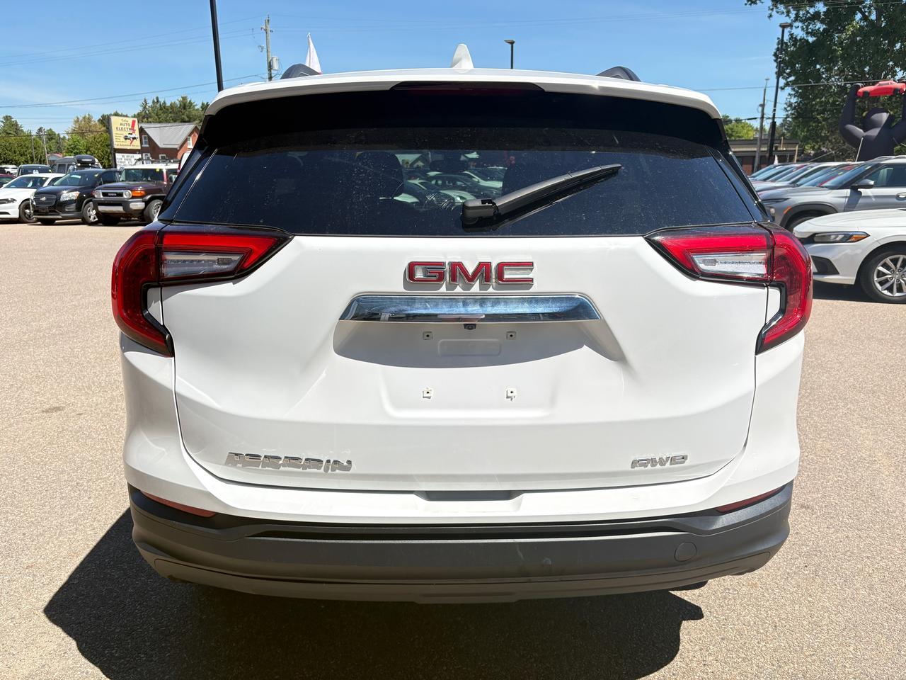 2024 GMC Terrain SLE 4dr All-Wheel Drive Photo