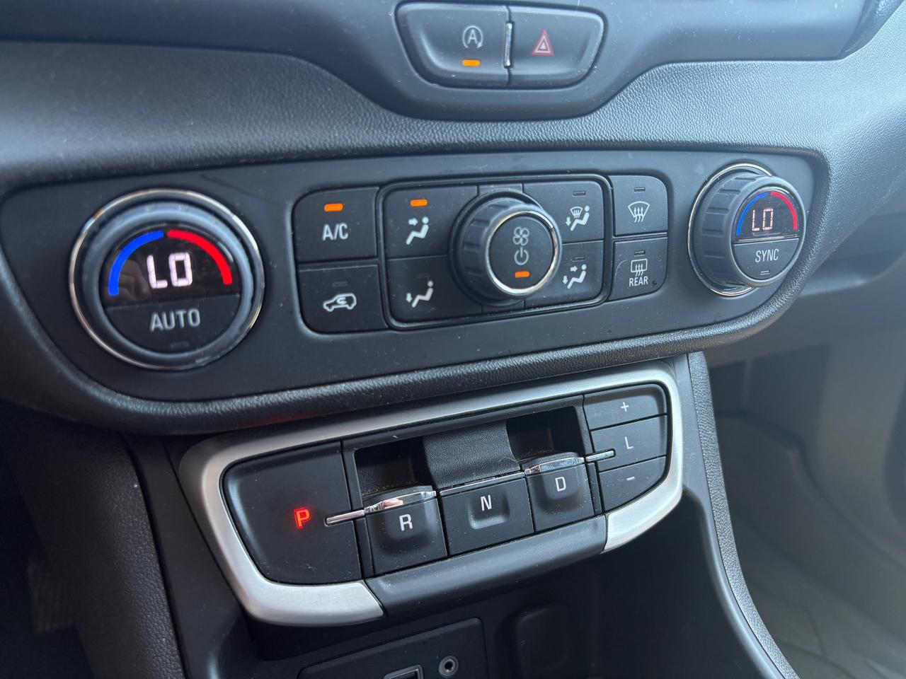 2024 GMC Terrain SLE 4dr All-Wheel Drive Photo