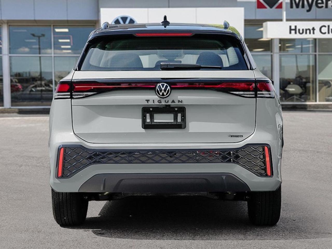 2026 Volkswagen Tiguan Comfortline R-Line Black Edition Photo4