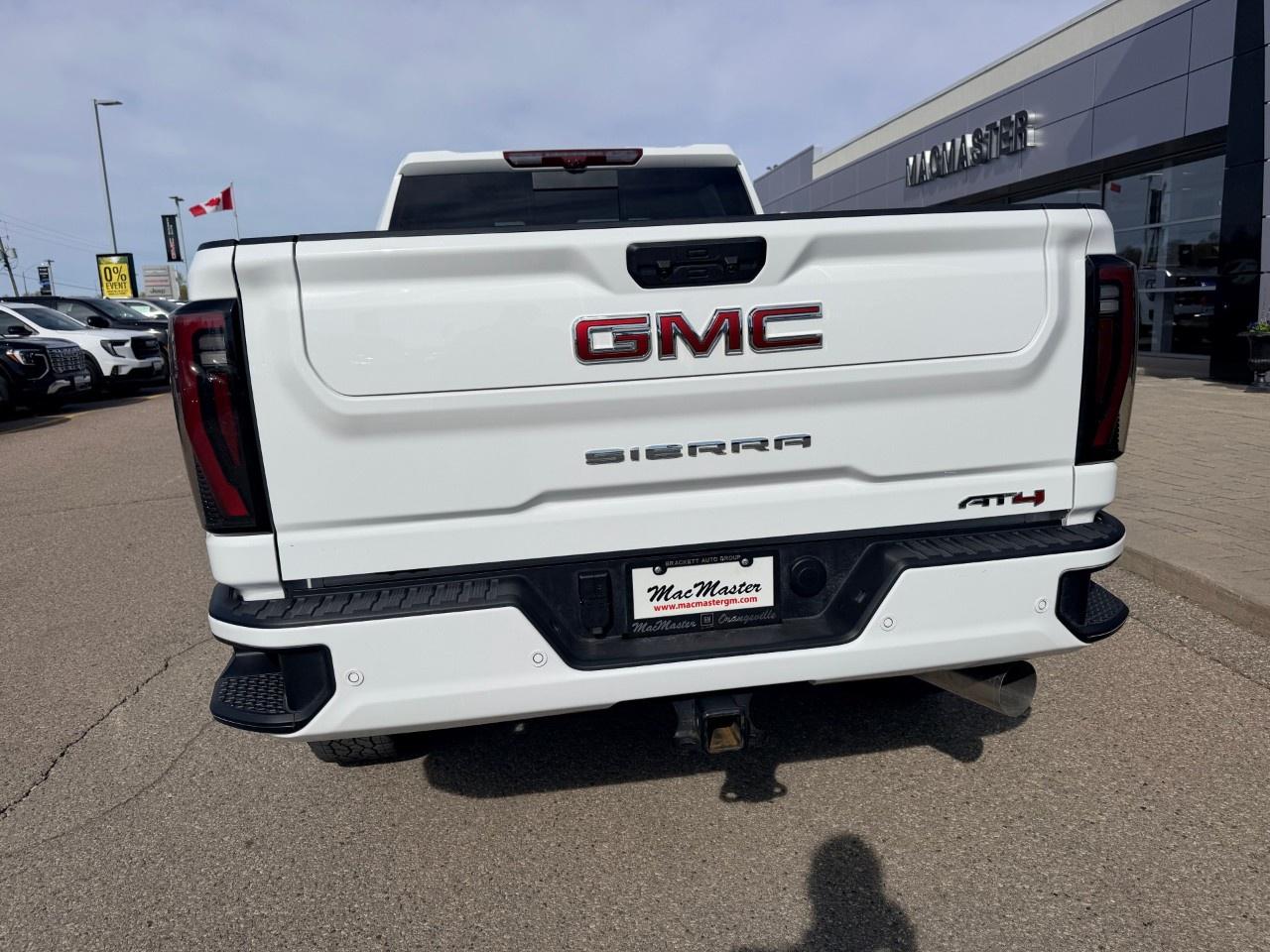 2025 GMC SIERRA 2500HD 4WD Crew Cab Standard Box AT4 Photo