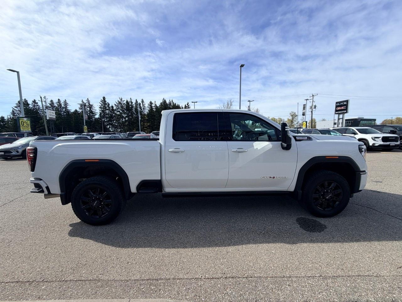 2025 GMC SIERRA 2500HD 4WD Crew Cab Standard Box AT4 Photo