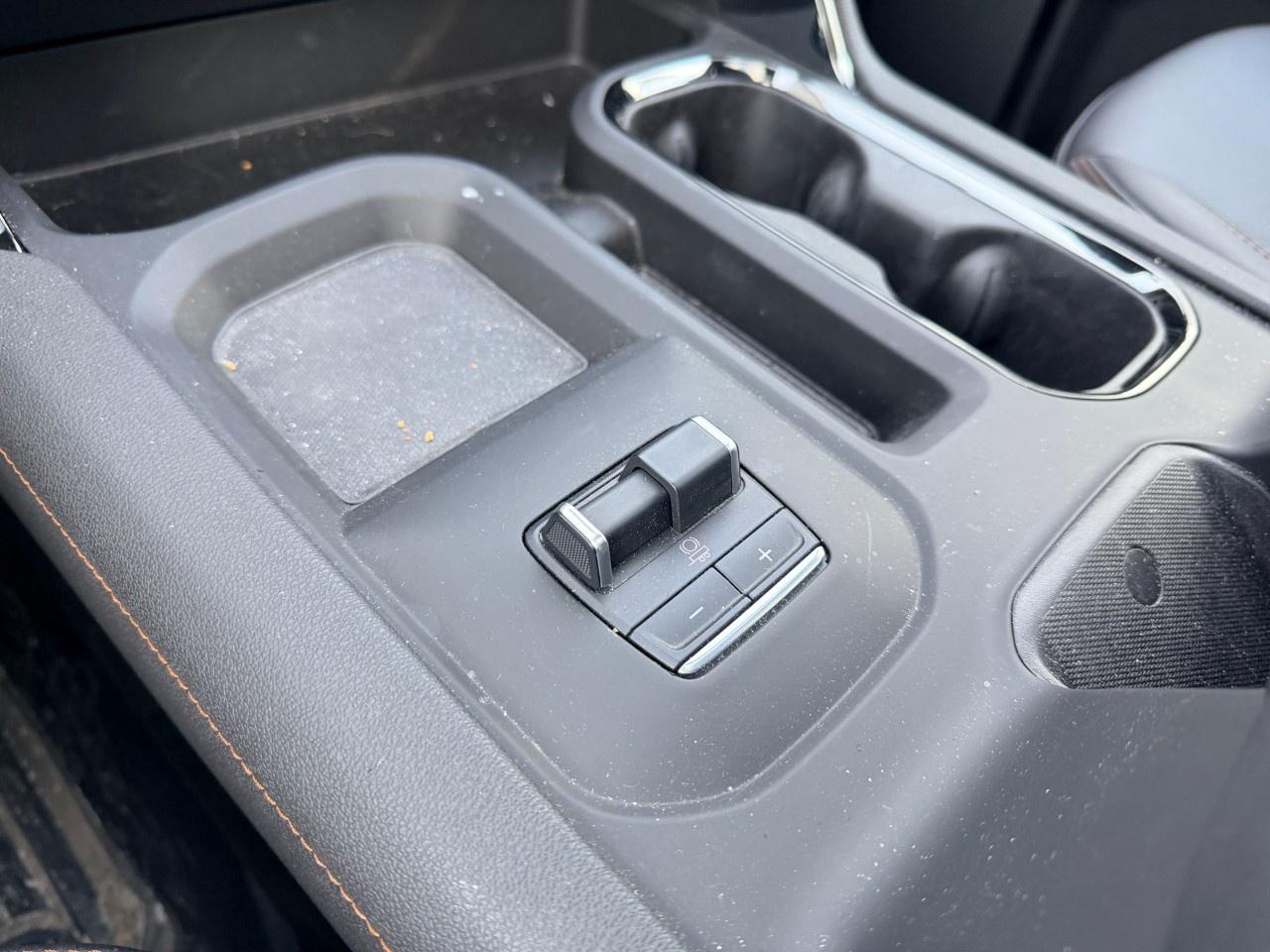2025 GMC SIERRA 2500HD 4WD Crew Cab Standard Box AT4 Photo