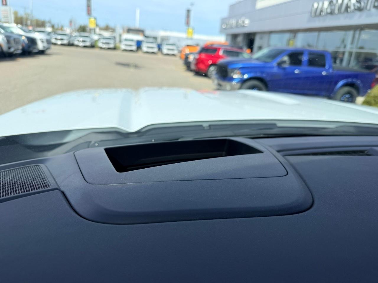 2025 GMC SIERRA 2500HD 4WD Crew Cab Standard Box AT4 Photo