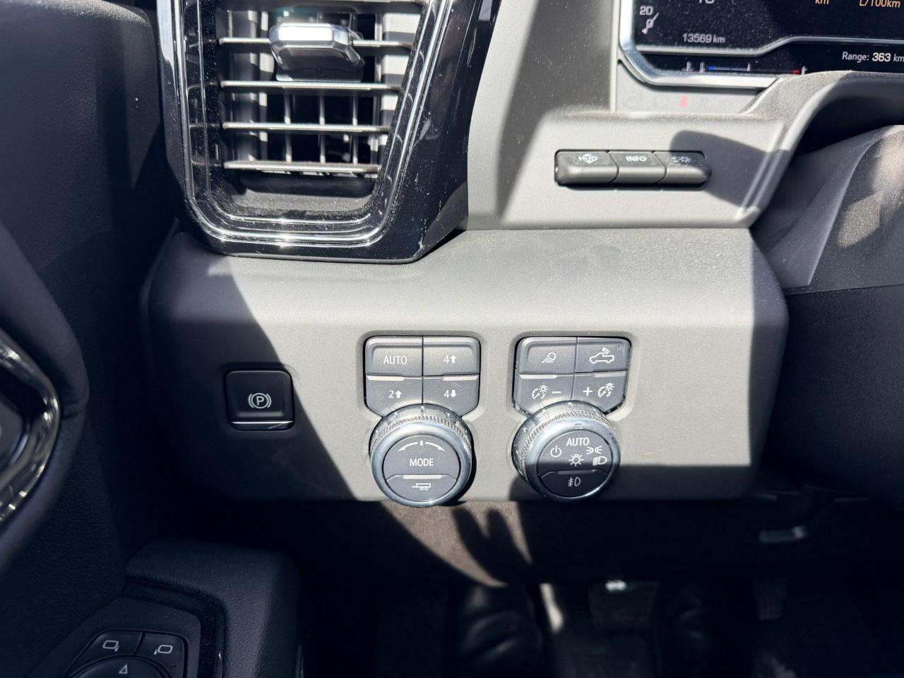 2025 GMC SIERRA 2500HD 4WD Crew Cab Standard Box AT4 Photo
