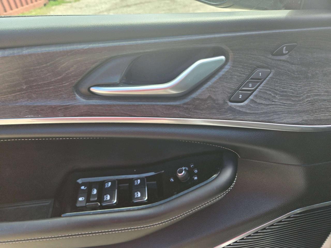 2023 Jeep Grand Cherokee Overland w/Massage Seat, HUD, 19 Speakers Photo