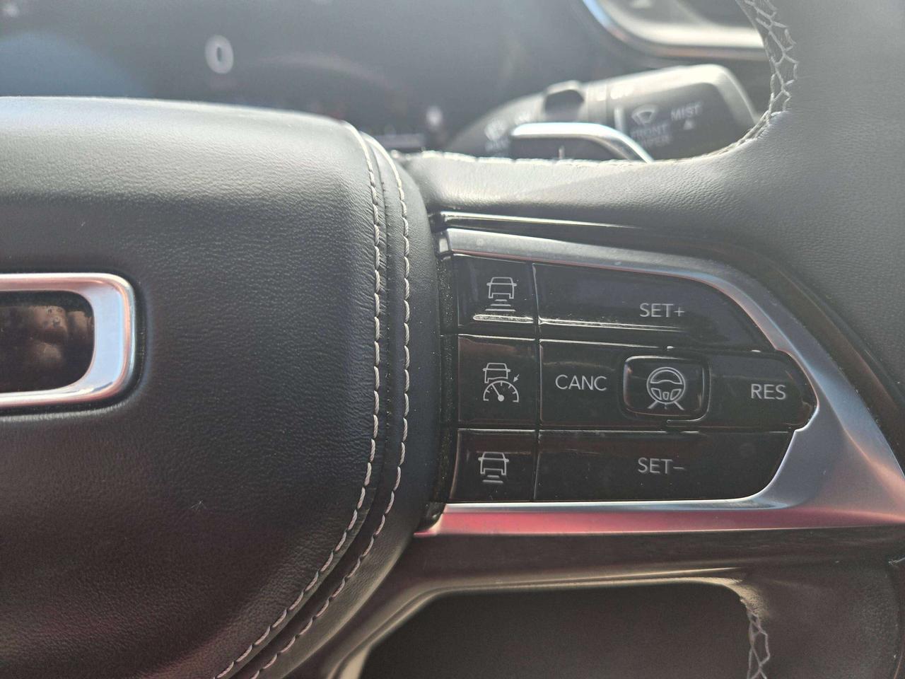 2023 Jeep Grand Cherokee Overland w/Massage Seat, HUD, 19 Speakers Photo