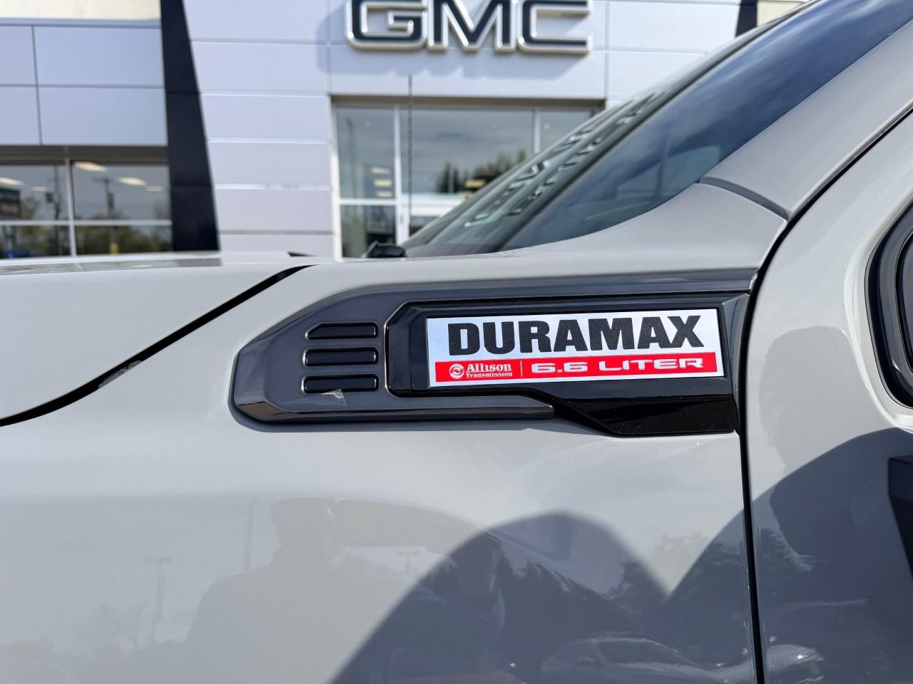 2025 GMC SIERRA 2500HD 4WD Crew Cab Standard Box AT4 Photo