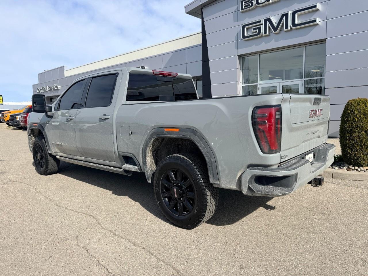 2025 GMC SIERRA 2500HD 4WD Crew Cab Standard Box AT4 Photo
