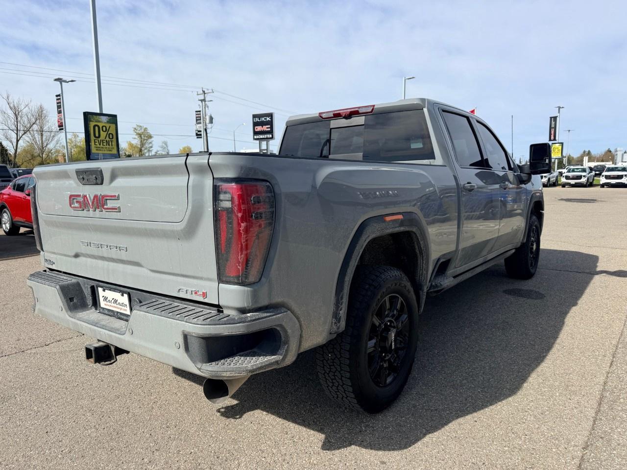 2025 GMC SIERRA 2500HD 4WD Crew Cab Standard Box AT4 Photo