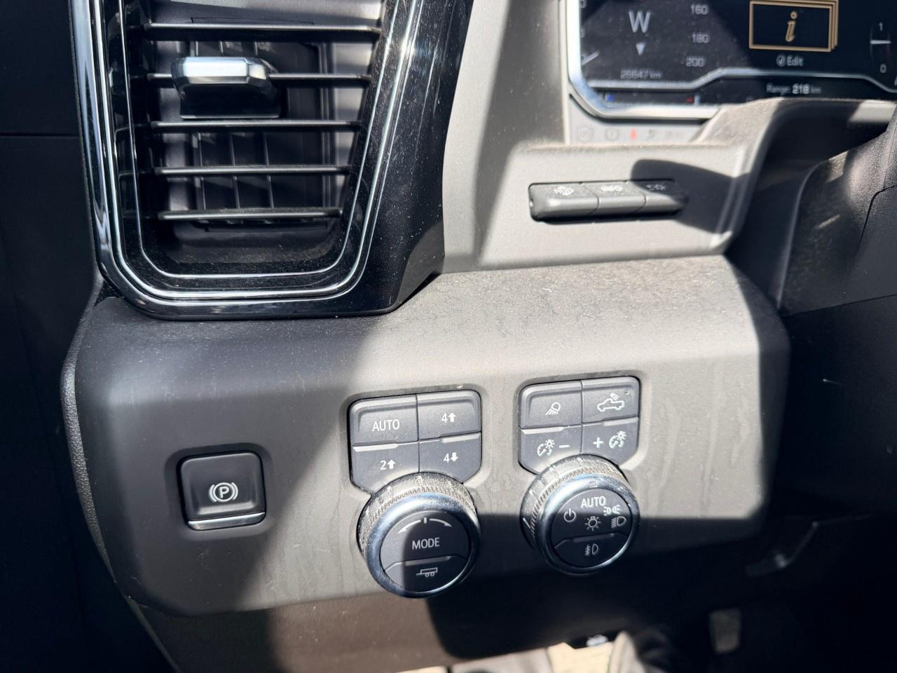 2025 GMC SIERRA 2500HD 4WD Crew Cab Standard Box AT4 Photo