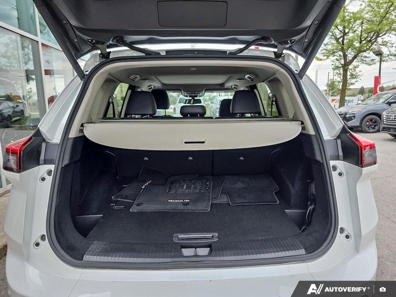2024 Nissan Rogue SL AWD | Apple Car Play | 360 View Cameras | Moonroof | Photo