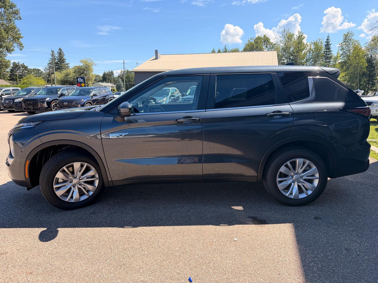 2026 Mitsubishi Outlander PHEV ES 4dr S-AWC Photo3