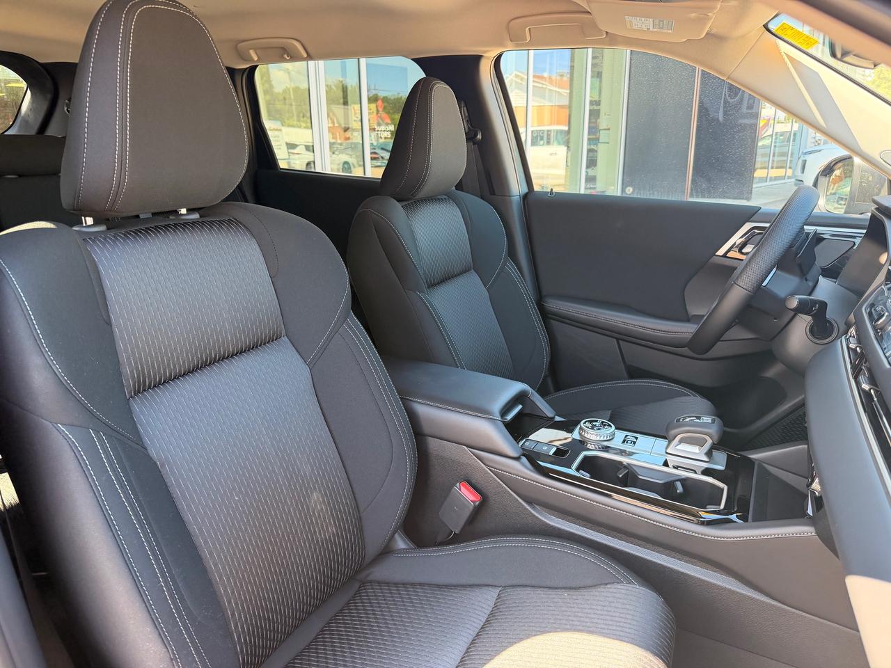 2026 Mitsubishi Outlander PHEV ES 4dr S-AWC Photo