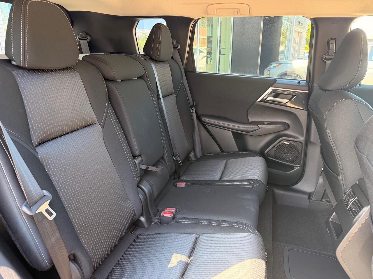2026 Mitsubishi Outlander PHEV ES 4dr S-AWC Photo
