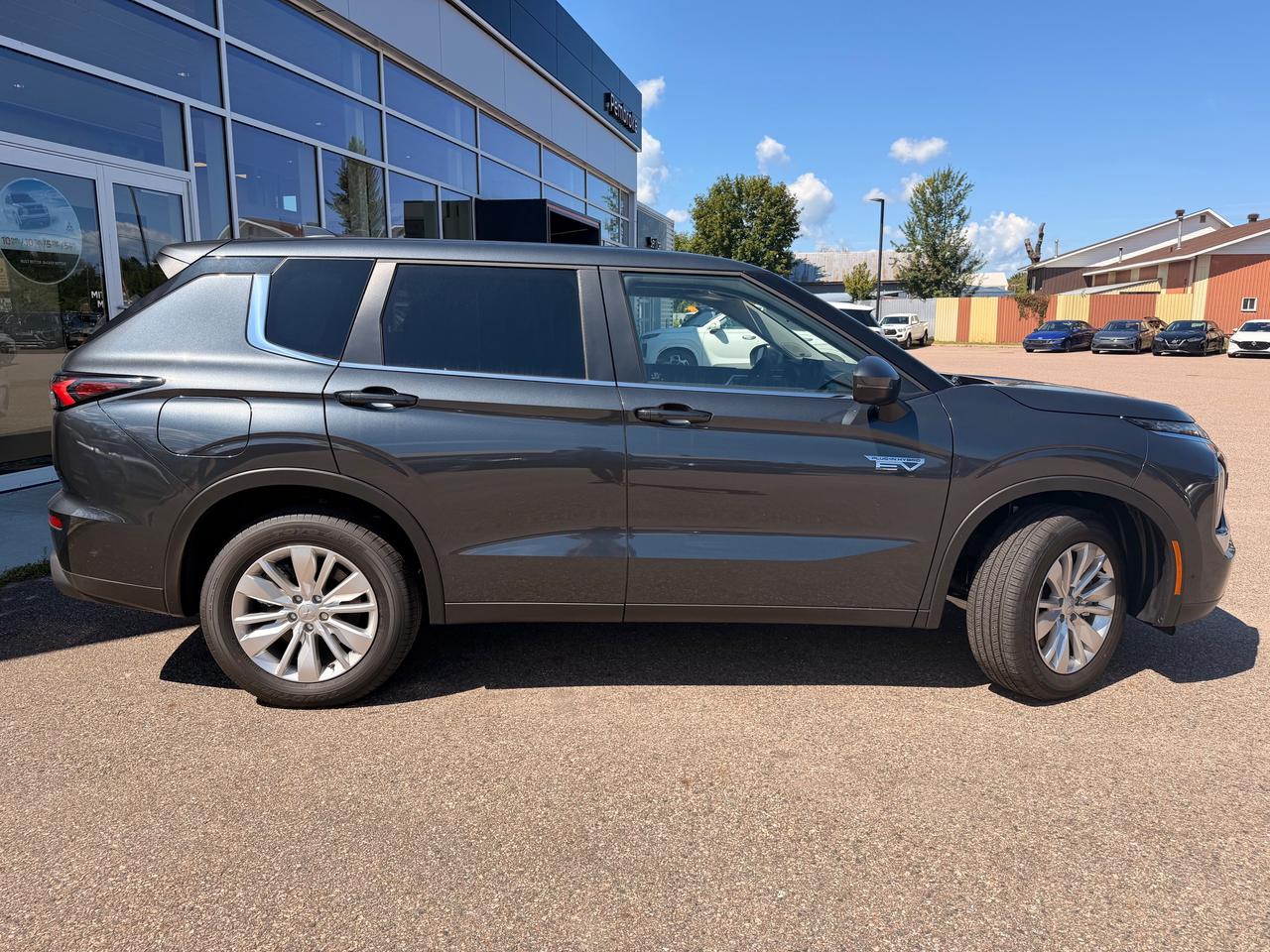 2026 Mitsubishi Outlander PHEV ES 4dr S-AWC Photo
