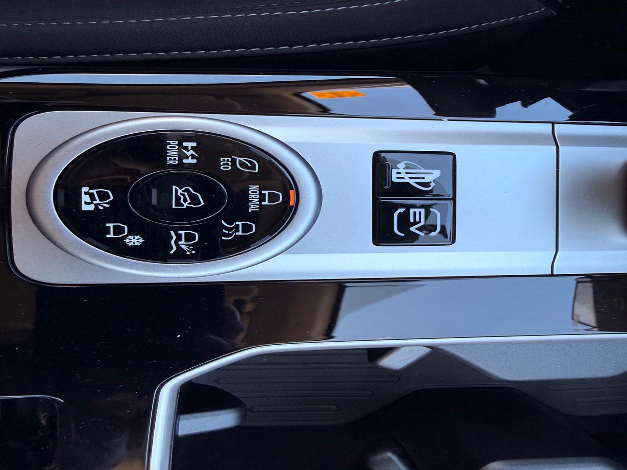 2026 Mitsubishi Outlander PHEV ES 4dr S-AWC Photo