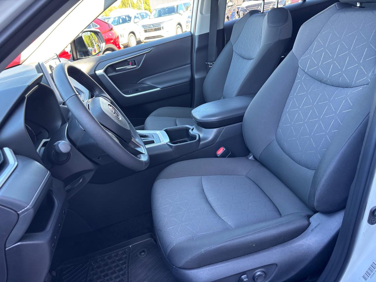 2025 Toyota RAV4 XLE 4dr All-wheel Drive Photo