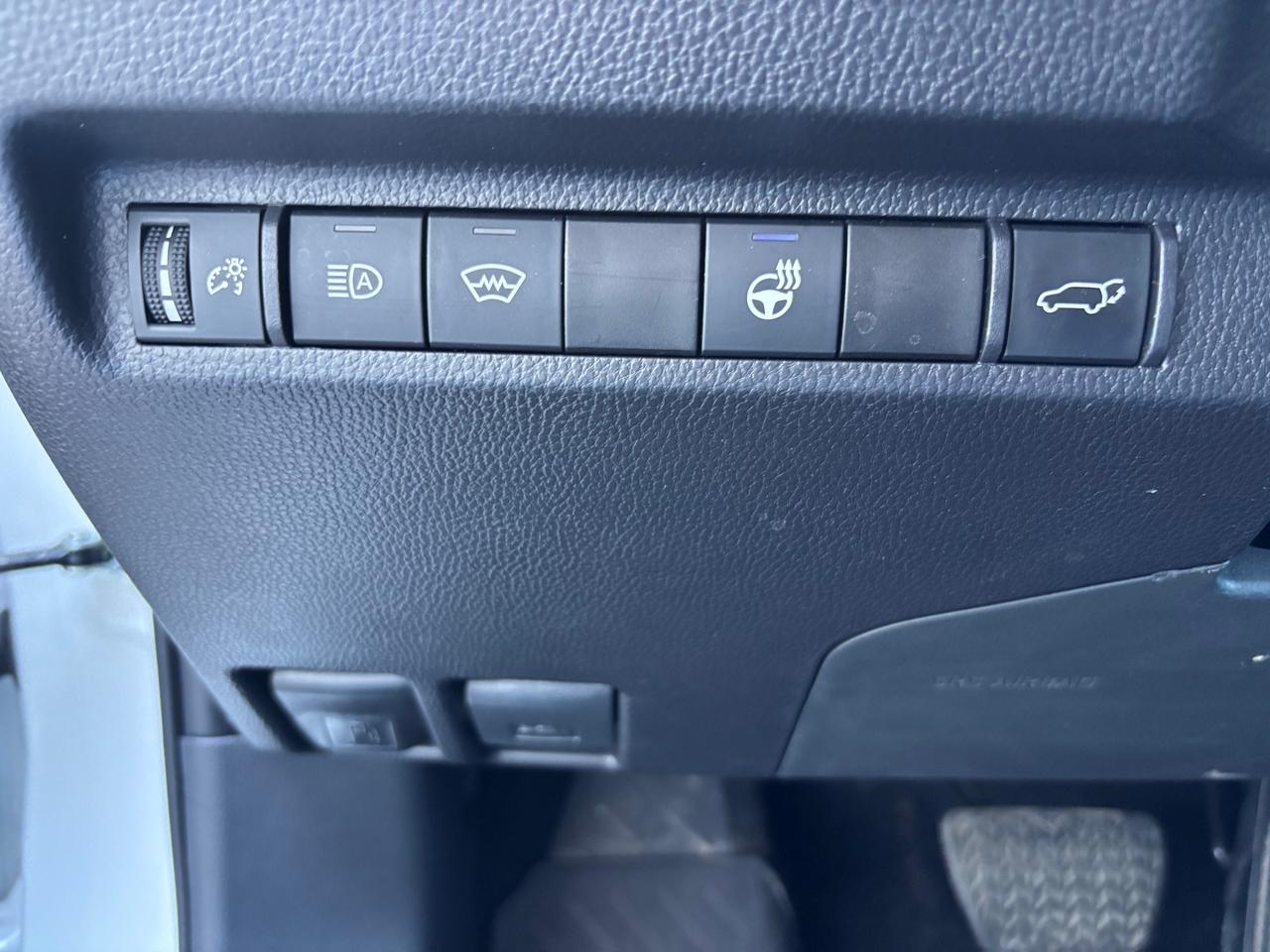 2025 Toyota RAV4 XLE 4dr All-wheel Drive Photo