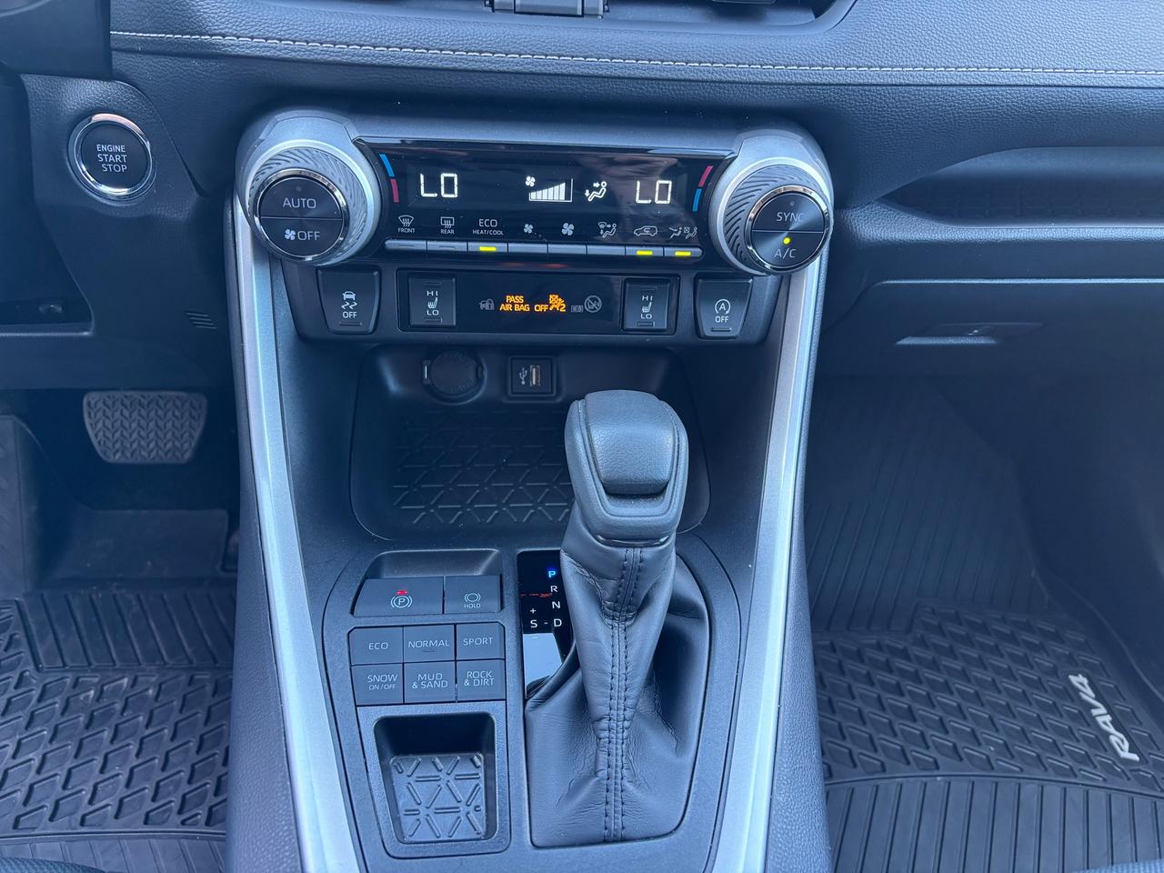 2025 Toyota RAV4 XLE 4dr All-wheel Drive Photo