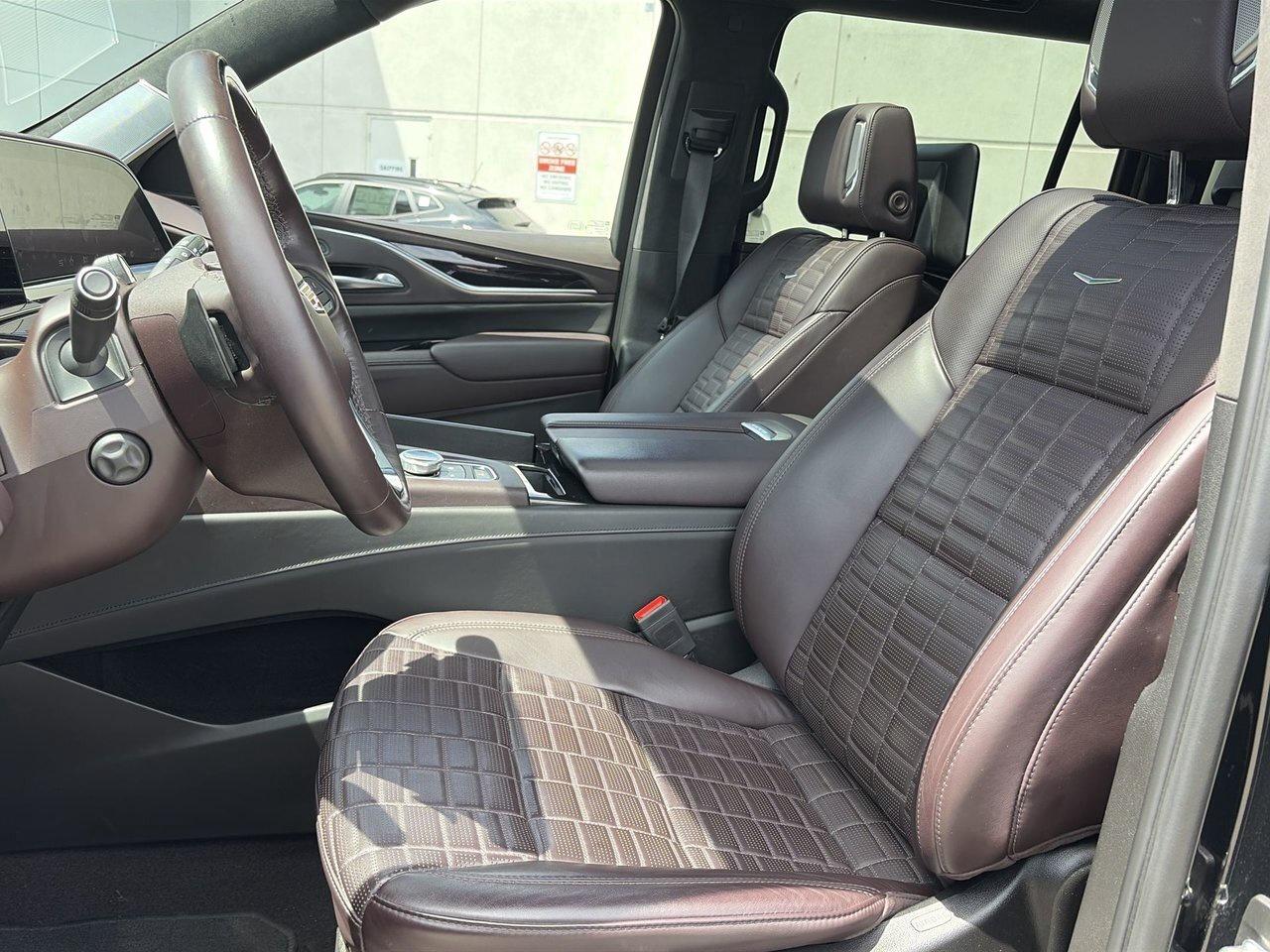 2023 Cadillac Escalade Sport Platinum Low Kms SuperCruise Dual Rear Scree Photo