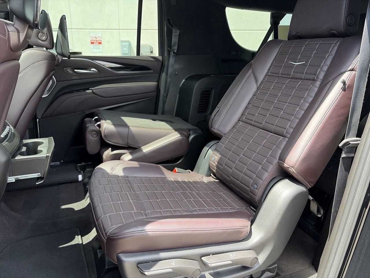 2023 Cadillac Escalade Sport Platinum Low Kms SuperCruise Dual Rear Scree Photo