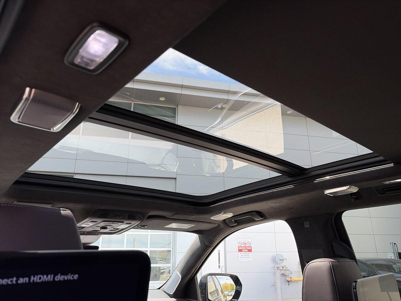2023 Cadillac Escalade Sport Platinum Low Kms SuperCruise Dual Rear Scree Photo