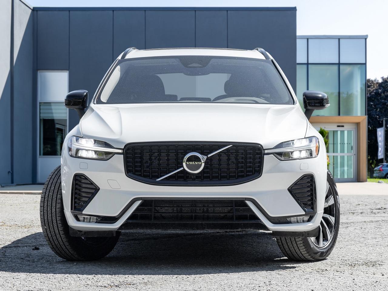 2025 Volvo XC60 B5 AWD Core  VOLVO CPO RATE fr 3.49%*  21" WHEELS Photo
