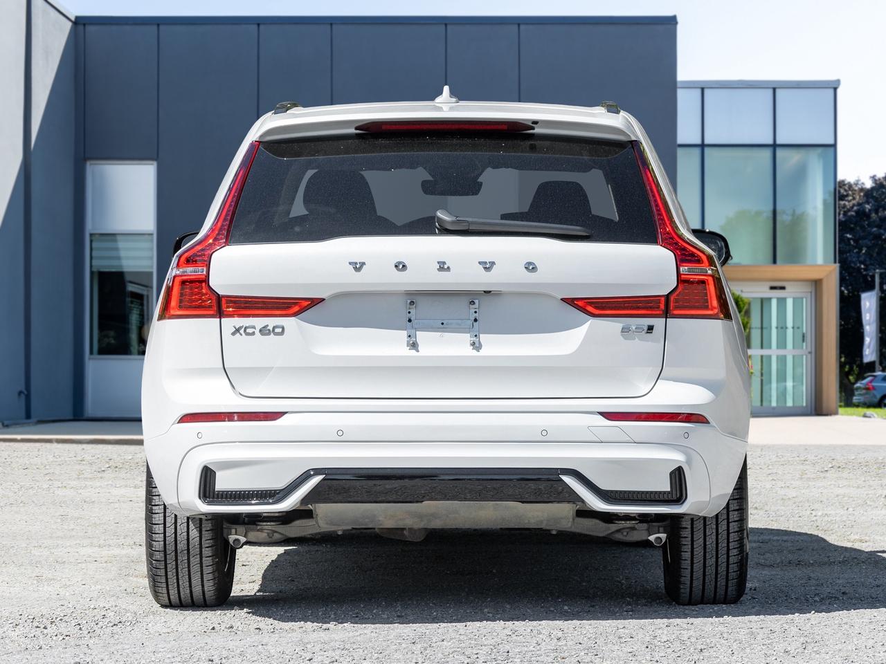 2025 Volvo XC60 B5 AWD Core  VOLVO CPO RATE fr 3.49%*  21" WHEELS Photo