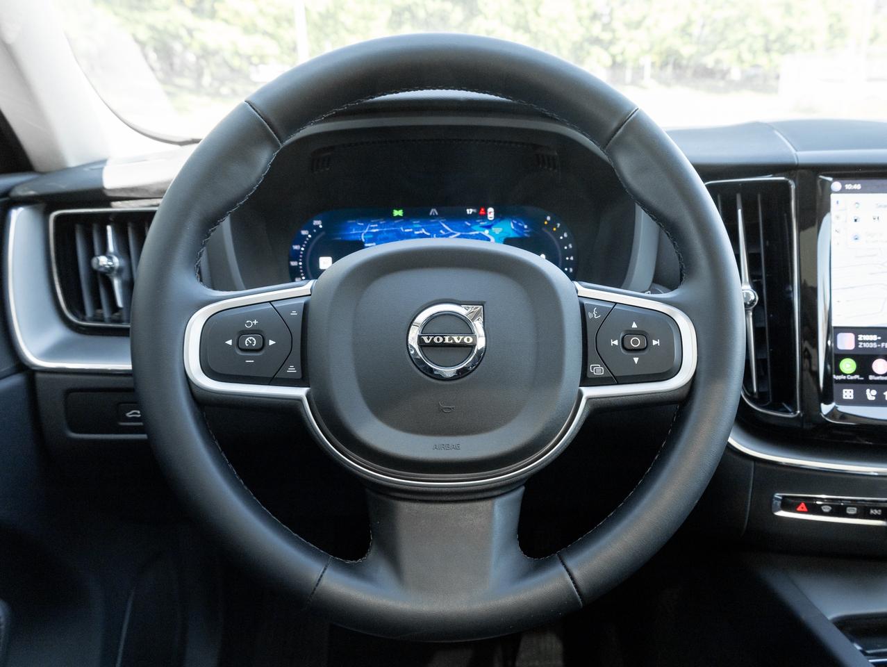 2025 Volvo XC60 B5 AWD Core  VOLVO CPO RATE fr 3.49%*  21" WHEELS Photo