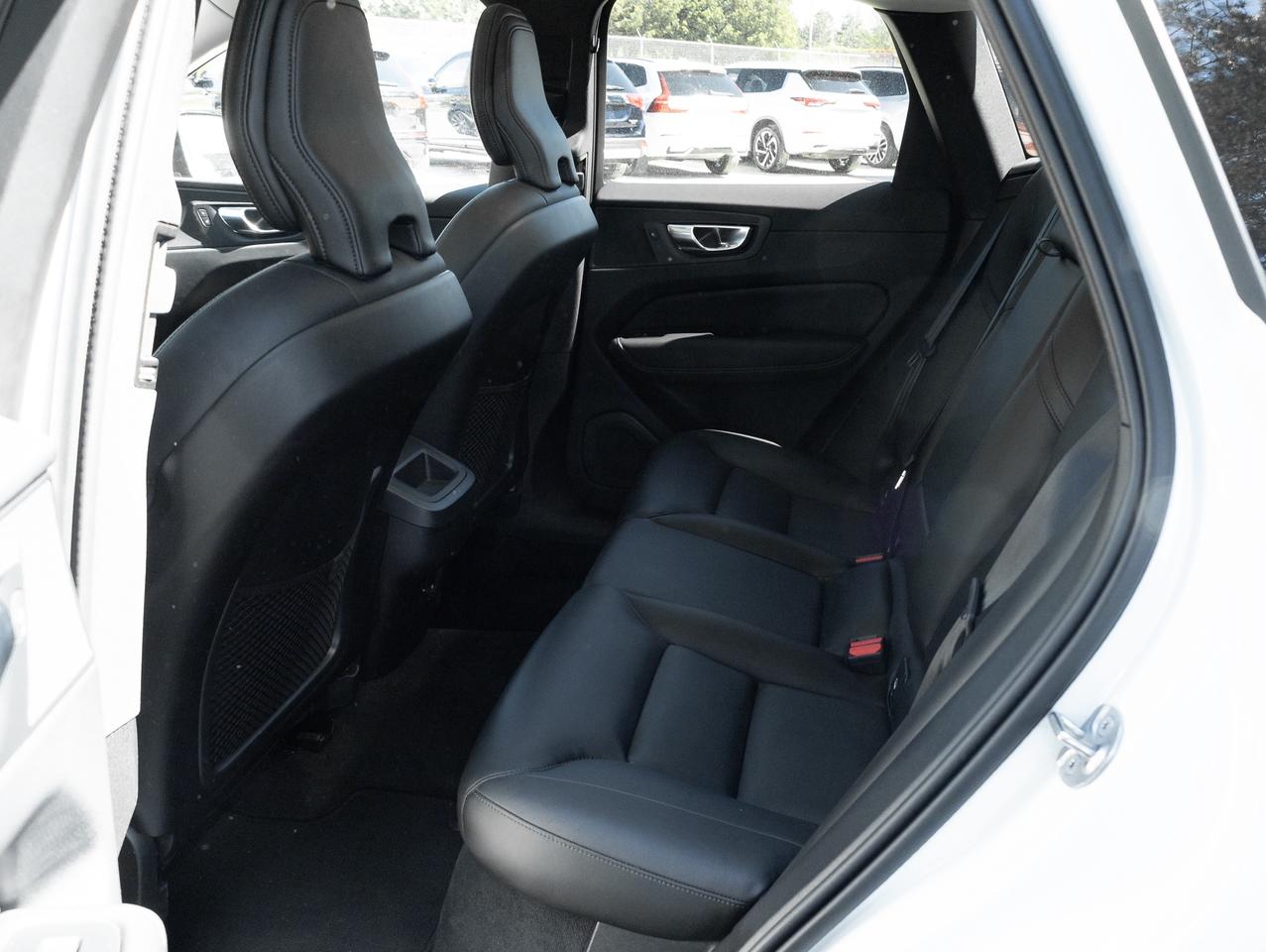 2025 Volvo XC60 B5 AWD Core  VOLVO CPO RATE fr 3.49%*  21" WHEELS Photo