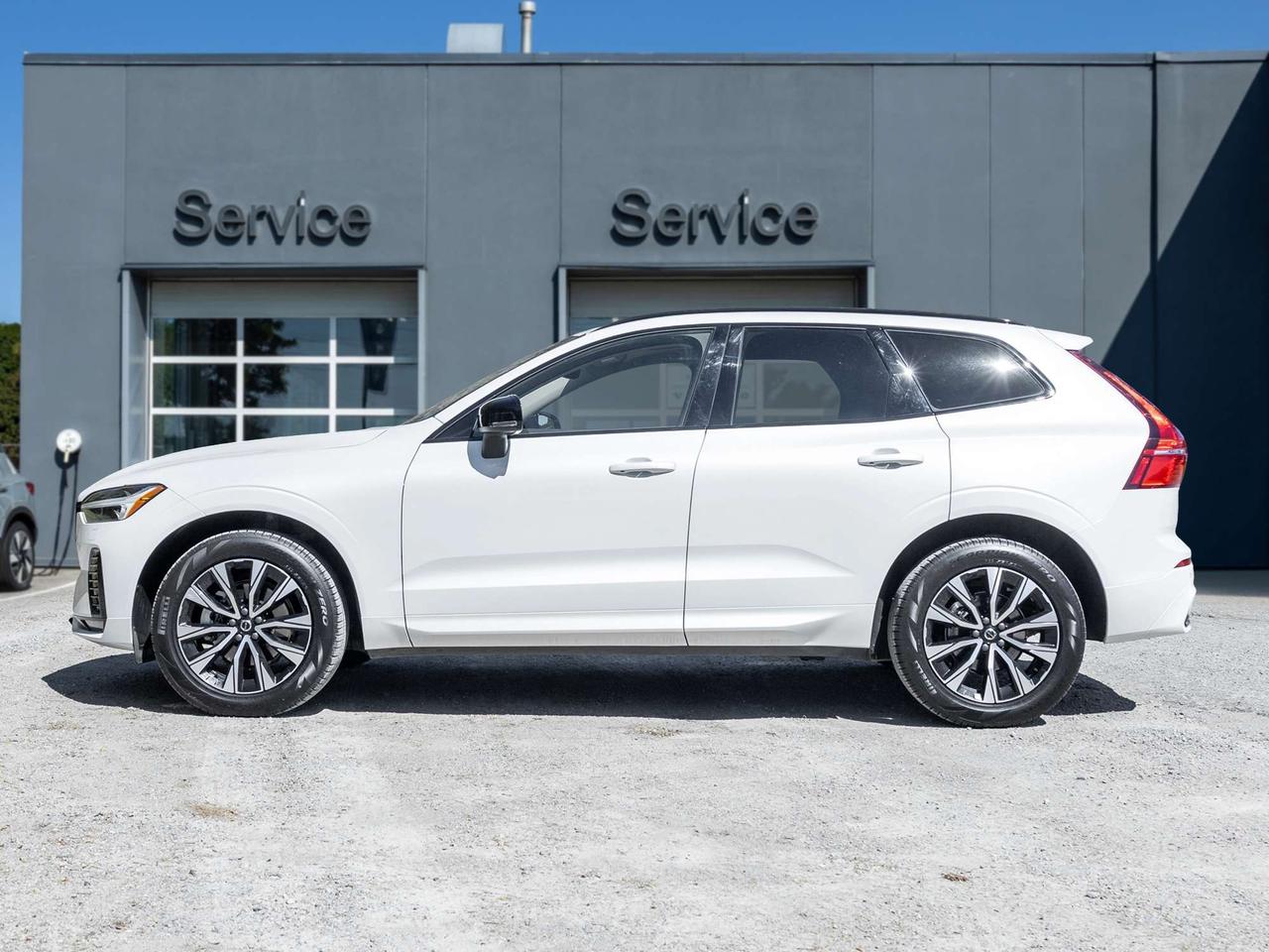2025 Volvo XC60 B5 AWD Core  VOLVO CPO RATE fr 3.49%*  21" WHEELS Photo