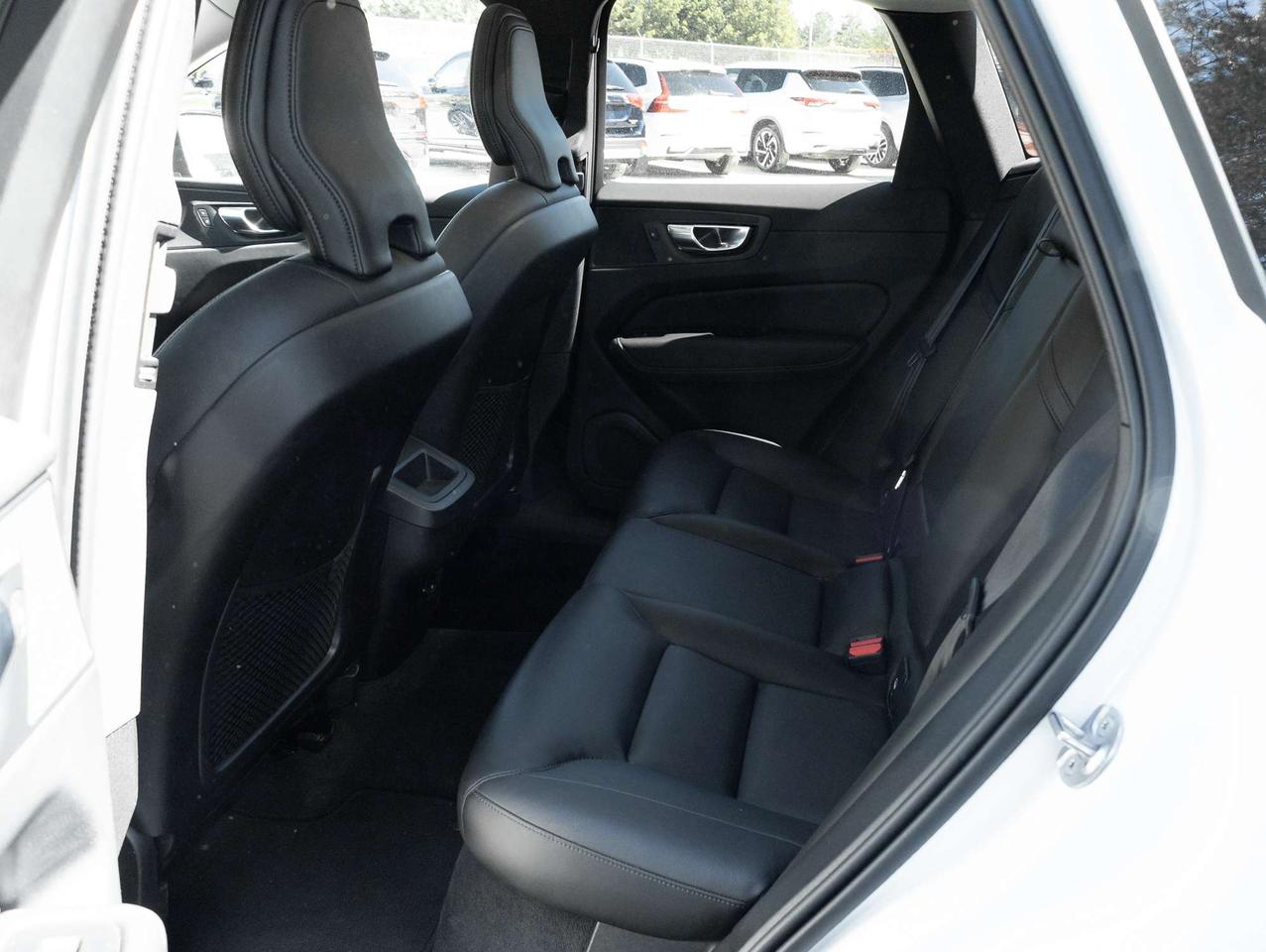 2025 Volvo XC60 B5 AWD Core  VOLVO CPO RATE fr 3.49%*  21" WHEELS Photo