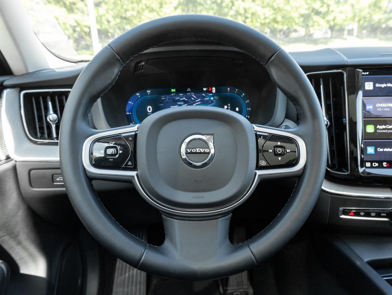 2025 Volvo XC60 B5 AWD PLUS  HARMAN KARDON  20" ALLOY WHEELS  CPO Photo