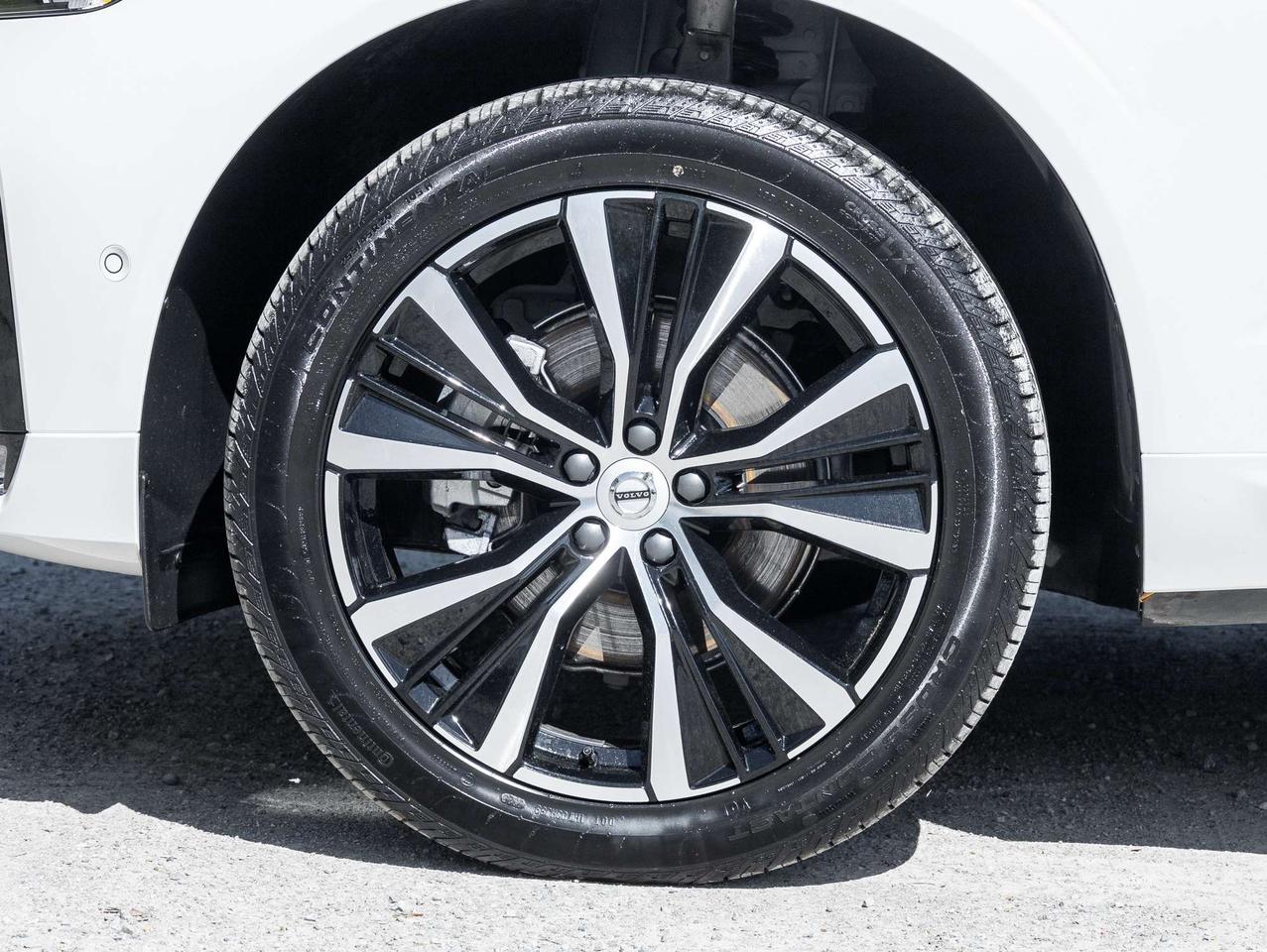 2025 Volvo XC60 B5 AWD PLUS  HARMAN KARDON  20" ALLOY WHEELS  CPO Photo