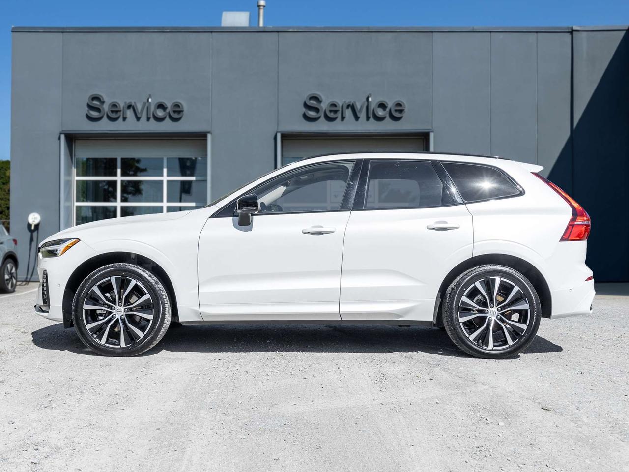 2025 Volvo XC60 B5 AWD PLUS  HARMAN KARDON  20" ALLOY WHEELS  CPO Photo2