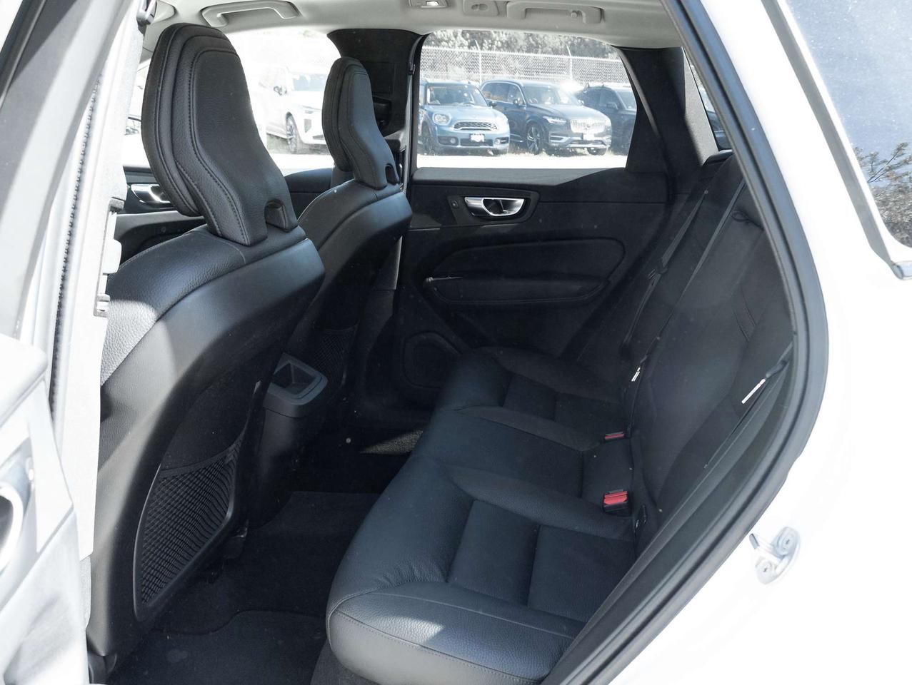 2025 Volvo XC60 B5 AWD PLUS  HARMAN KARDON  20" ALLOY WHEELS  CPO Photo
