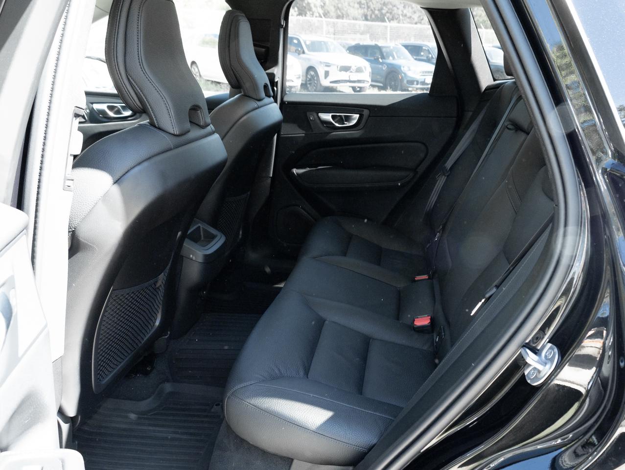 2025 Volvo XC60 B5 AWD PLUS  HARMAN KARDON  20" ALLOY WHEELS  CPO Photo