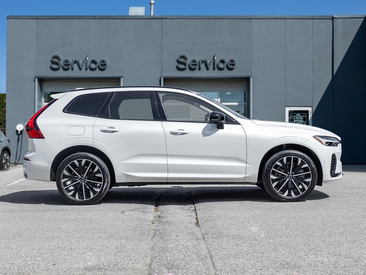 2026 Volvo XC60 Plug-In Hybrid T8 AWD ULTRA  21" ALLOY WHEELS  BOWER & WILKINS Photo