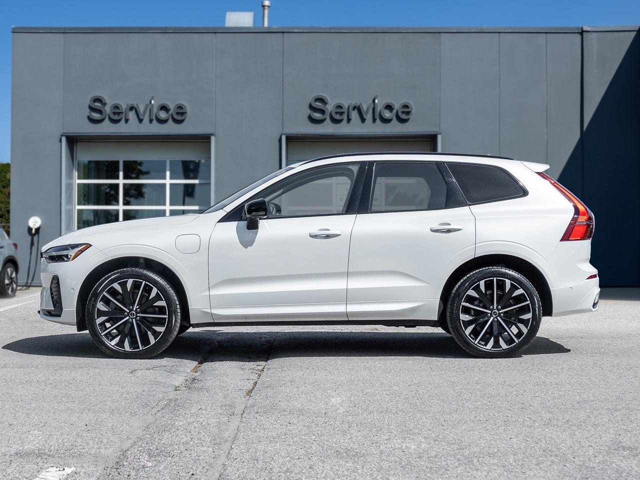 2026 Volvo XC60 Plug-In Hybrid T8 AWD ULTRA  21" ALLOY WHEELS  BOWER & WILKINS Photo