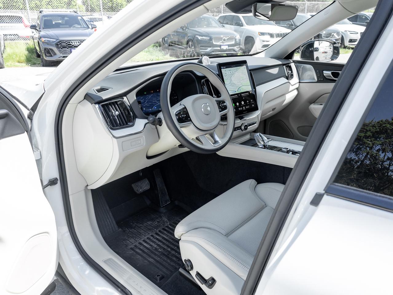 2026 Volvo XC60 Plug-In Hybrid T8 AWD ULTRA  21" ALLOY WHEELS  BOWER & WILKINS Photo