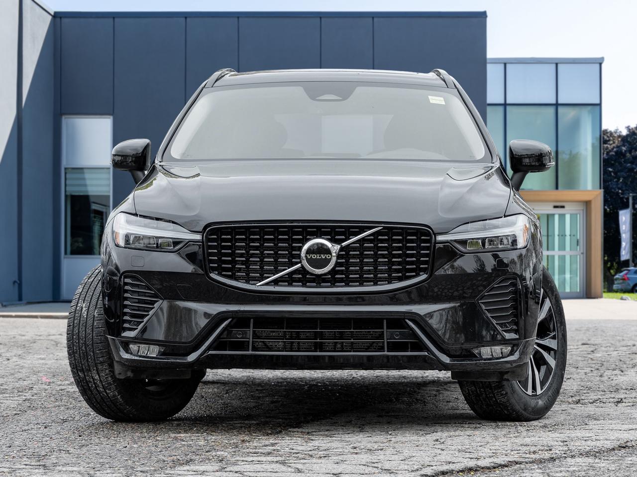 2025 Volvo XC60 B5 AWD Core  LIKE NEW  VOLVO CPO RATE FR 3.49%* Photo