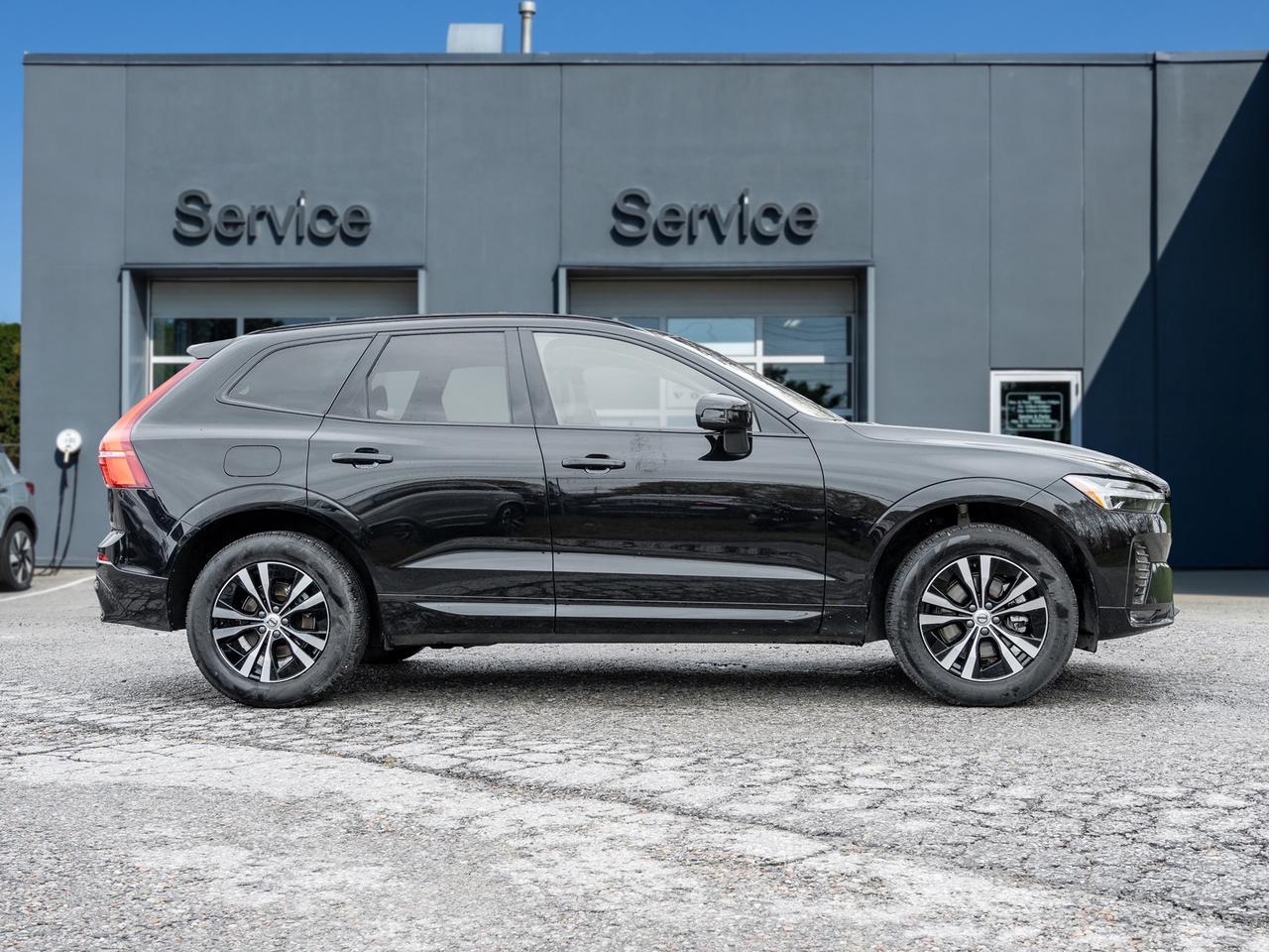 2025 Volvo XC60 B5 AWD Core  LIKE NEW  VOLVO CPO RATE FR 3.49%* Photo