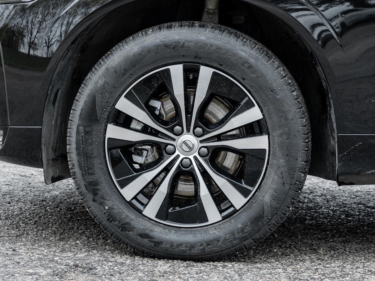2025 Volvo XC60 B5 AWD Core  LIKE NEW  VOLVO CPO RATE FR 3.49%* Photo3