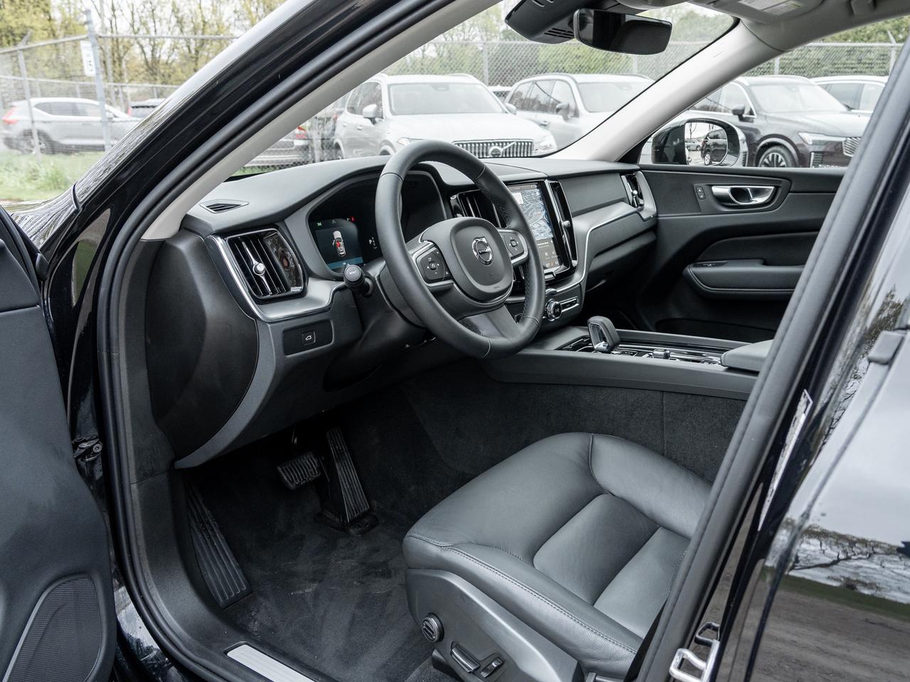 2025 Volvo XC60 B5 AWD Core  LIKE NEW  VOLVO CPO RATE FR 3.49%* Photo