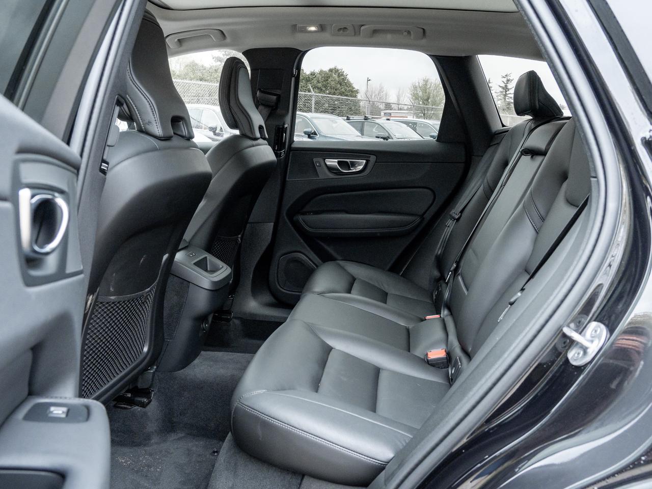 2025 Volvo XC60 B5 AWD Core  LIKE NEW  VOLVO CPO RATE FR 3.49%* Photo