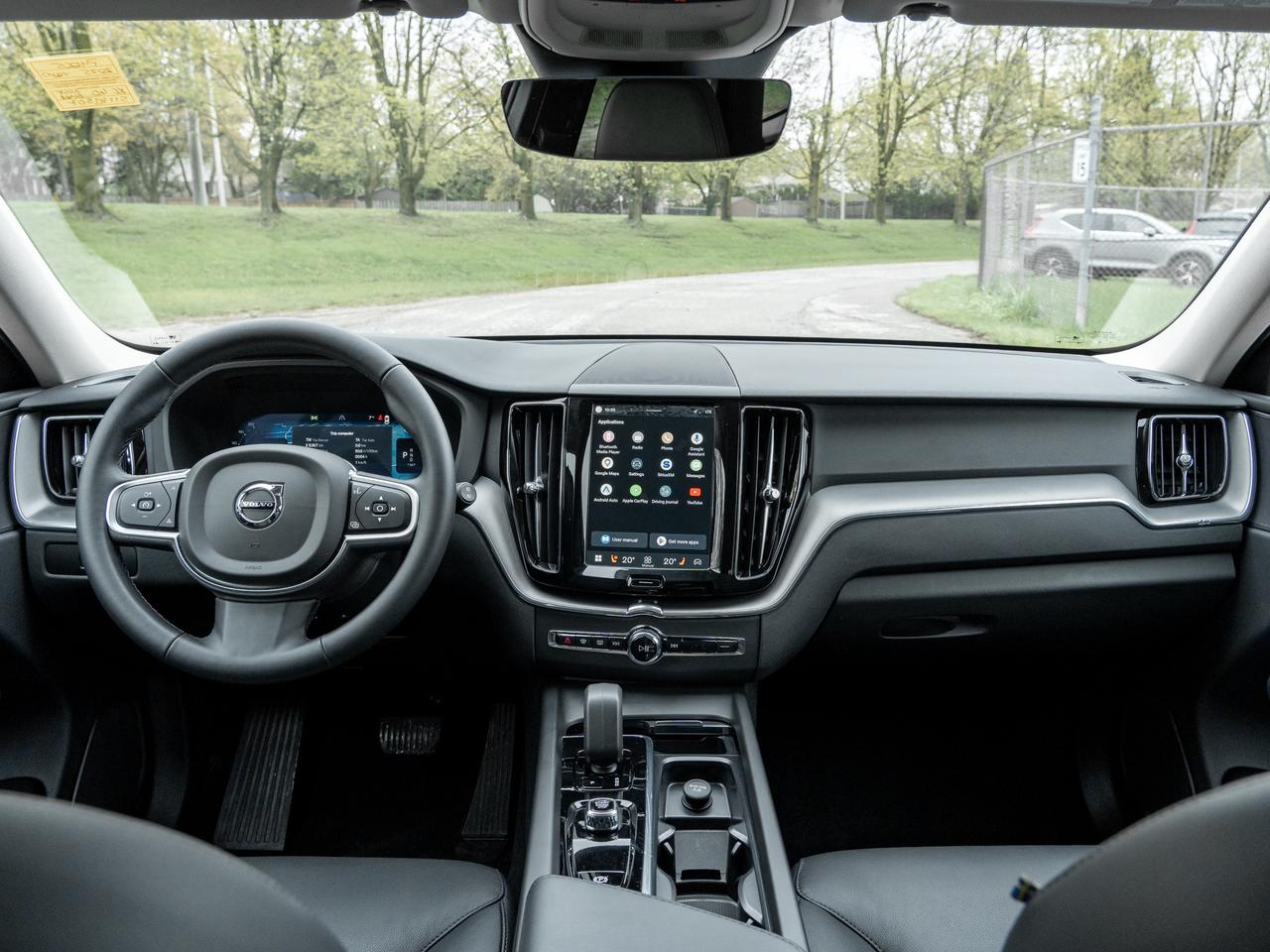 2025 Volvo XC60 B5 AWD Core  LIKE NEW  VOLVO CPO RATE FR 3.49%* Photo